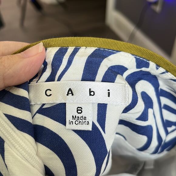 Cabi Blue and White Swirl Print Pleated A Line Skirt Size 6 - Picture 8 of 11